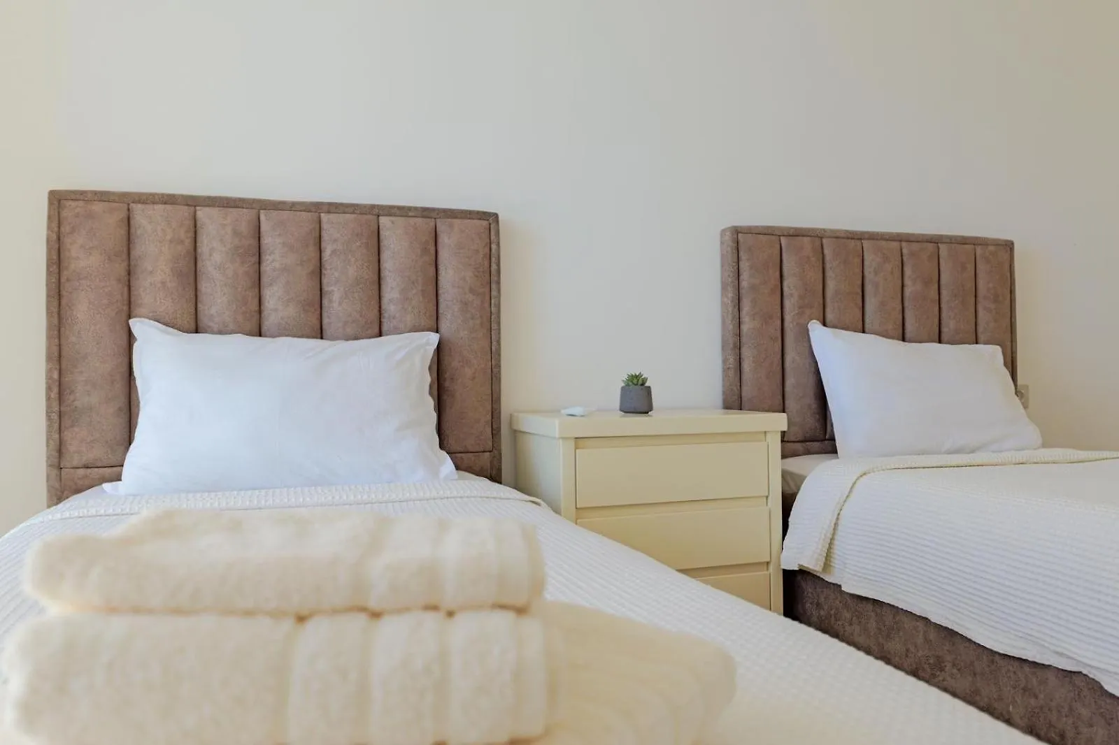 Pepper 40 Saints Apartments Sarande