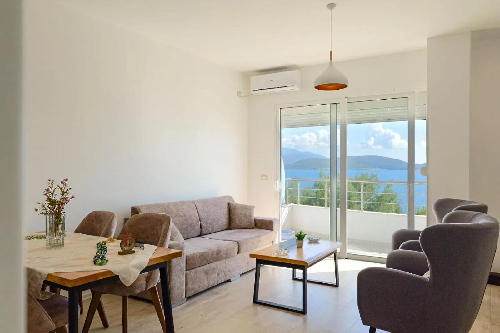 Pepper 40 Saints Apartments Saranda