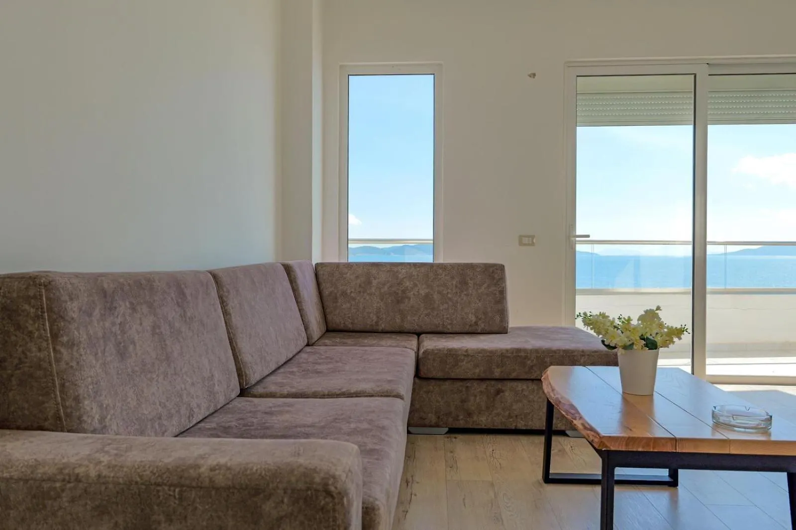 Pepper 40 Saints Apartments Saranda